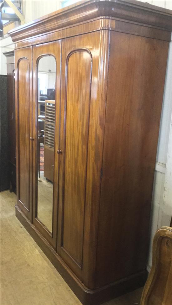 Victorian mahogany 3 door wardrobe